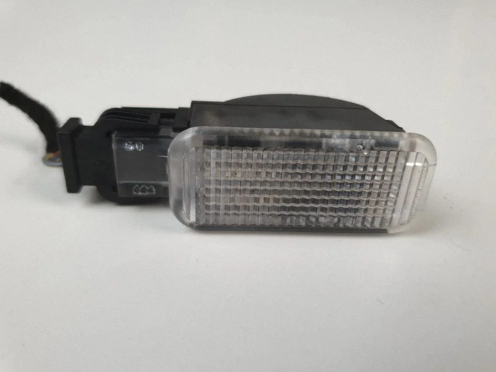 Rear door interior light – Volkswagen Phaeton (2002-2016)
