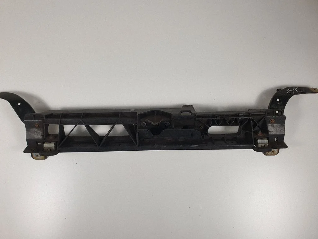 Radiatoru paneļa augšējā daļa 9814471380
