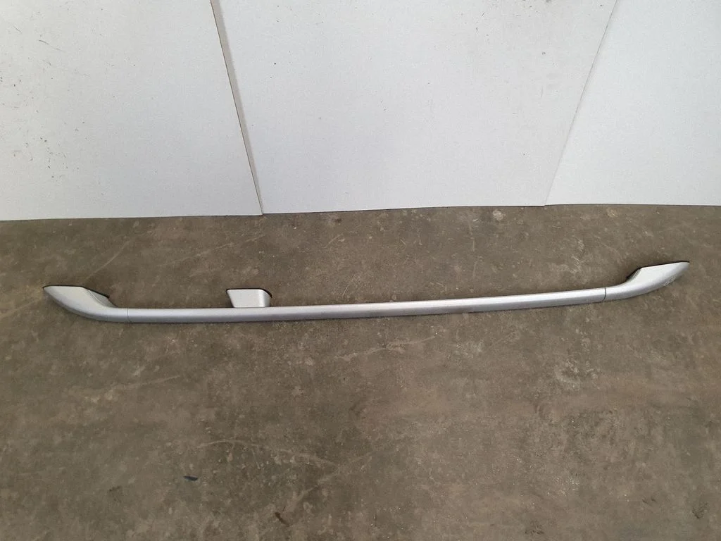 Roof bar rail – left