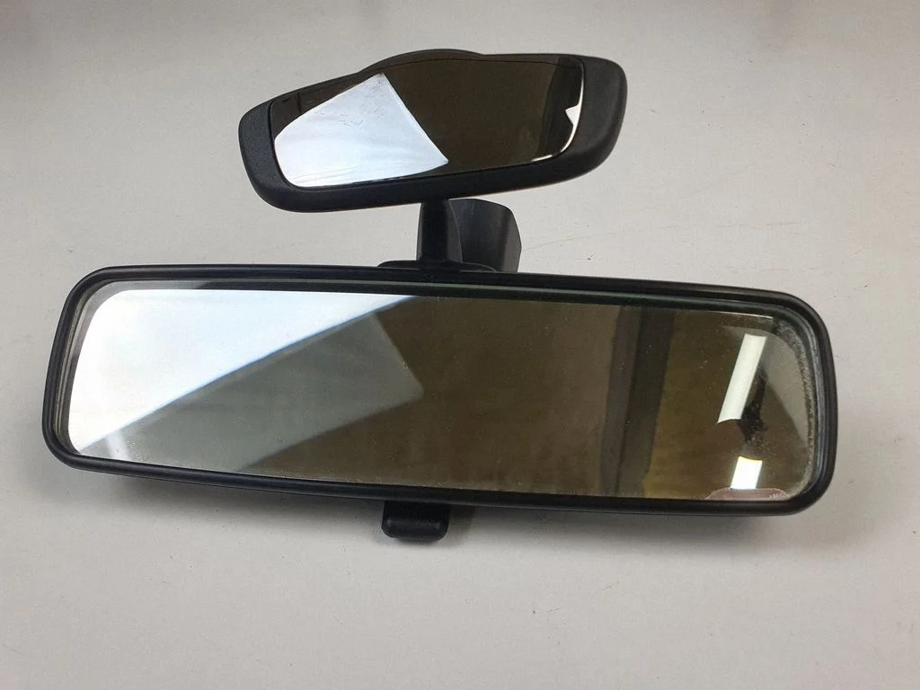 Rear view mirror (interior)