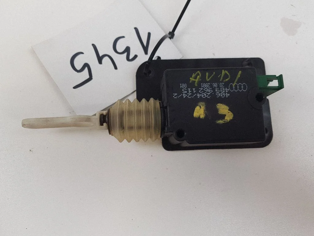 Centrālās atslēgas motoriņš 4B9962115