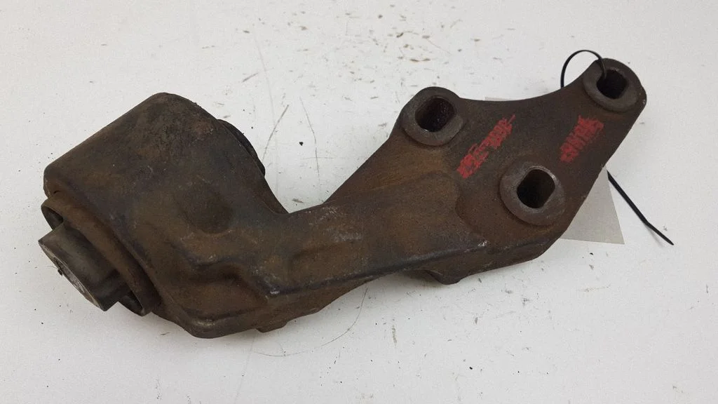 Eesmise reduktori klamber – Land Rover Discovery 3 - LR3 (2005-2009)