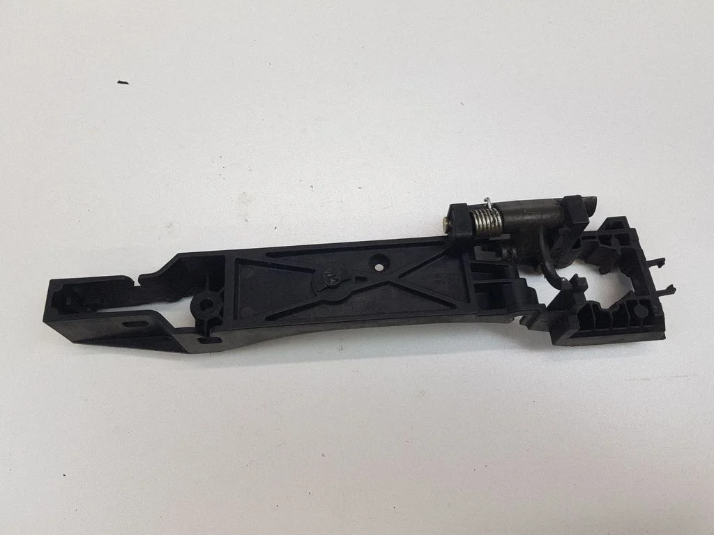 Rear door exterior handle/bracket – Nissan Murano Z50 (2002-2008)