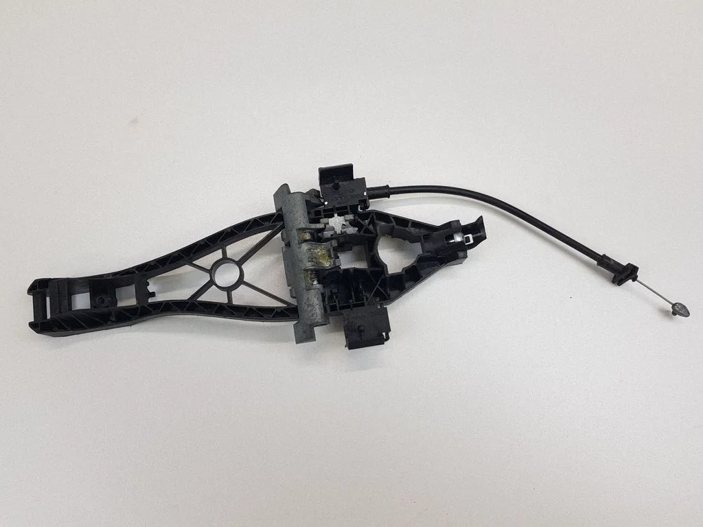 Rear door exterior handle/bracket – Volvo S40 (2004-2007)