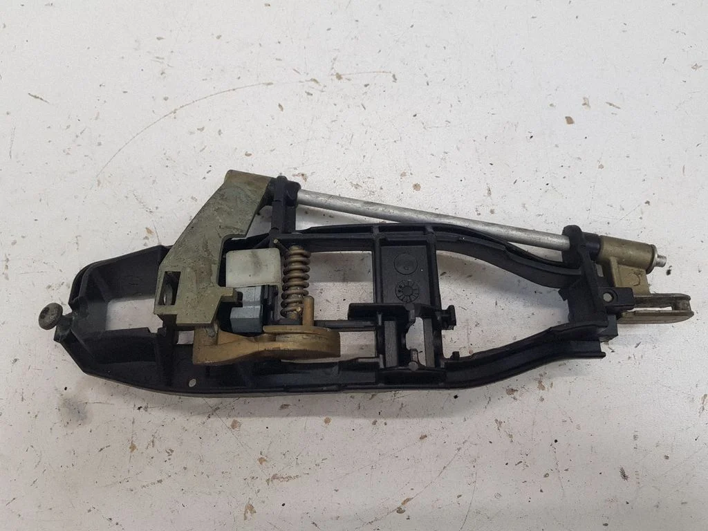 Rear door exterior handle/bracket 8253453 – BMW 3 Series E46 (1998-2005)