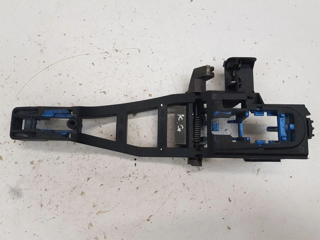 Rear door exterior handle/bracket – Ford Focus C-MAX (2003-2010)