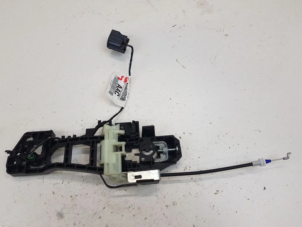 Rear door exterior handle/bracket – Ford Focus (2010-2017)