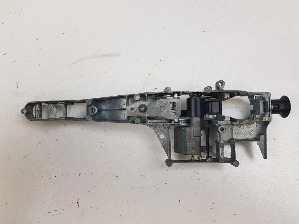 Rear door exterior handle/bracket – Citroen C4 I (2004-2010)