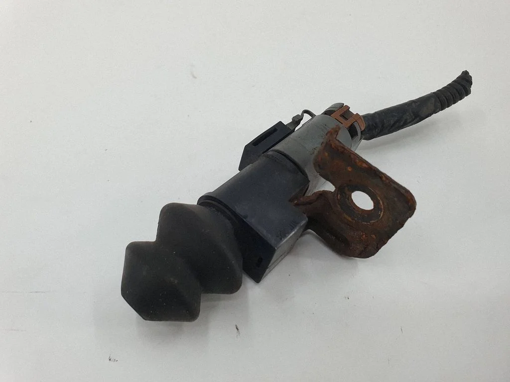 Bonnet alarm switch sensor – Nissan Navara D40 (2004-2015)
