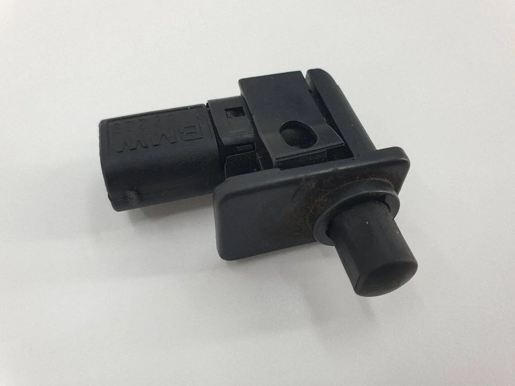 Bonnet alarm switch sensor – Land Rover Range Rover L322 (2002-2012)