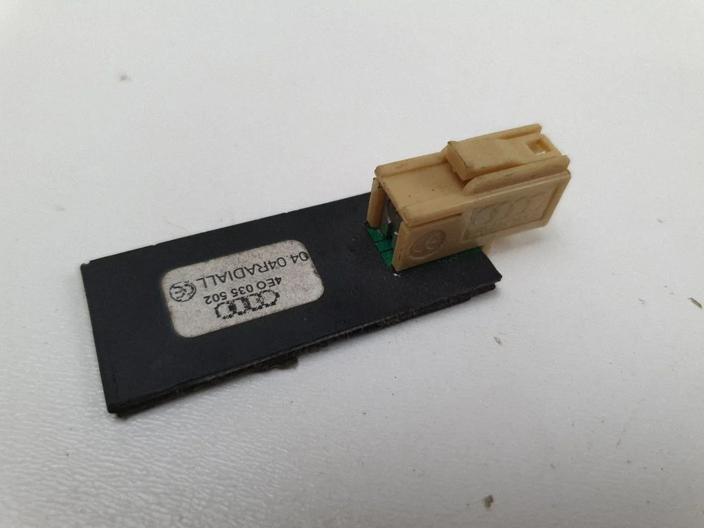 Bluetooth antenna – Audi A6 Allroad C5 (1999-2005)