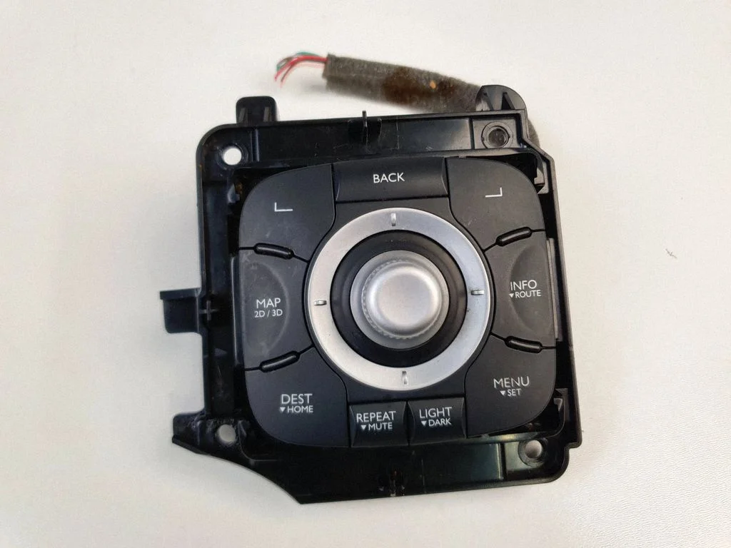 Head unit multimedia control 253B02542R