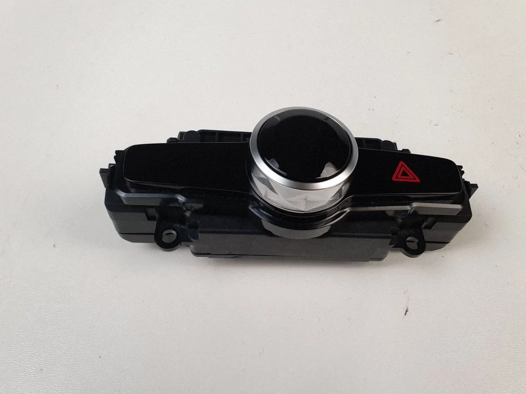 Head unit multimedia control P32350223
