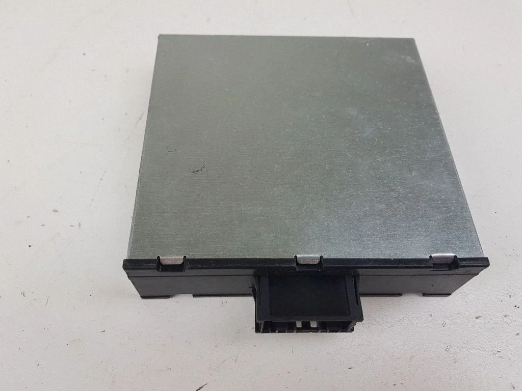 Voltage converter inverter – BMW 3 Series E90 E91 (2005-2012)
