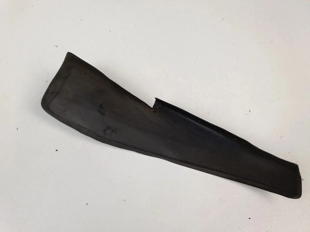 Listwa szyby przedniej 96748542XT