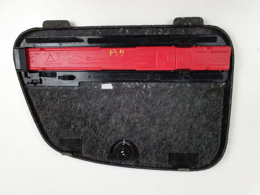 Hazard Warning Triangle Mounting Bracket – Audi A5 8T 8F (2007-2016)