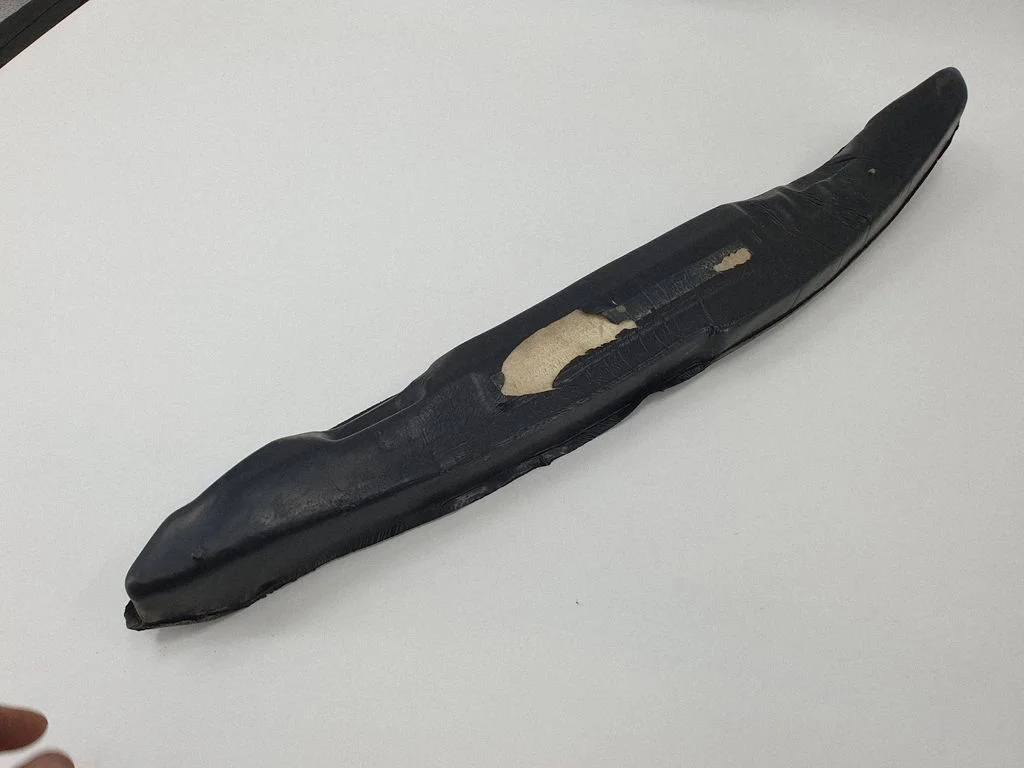 Fender end trim – right