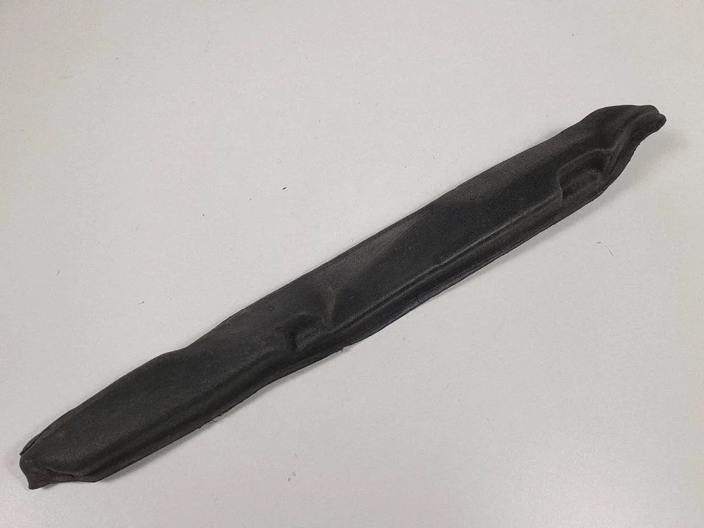 Fender end trim – left