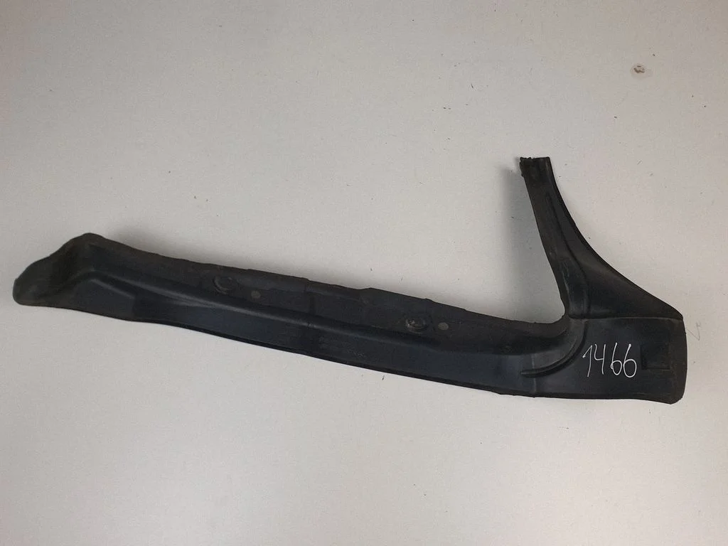 Fender end trim 8T082112A