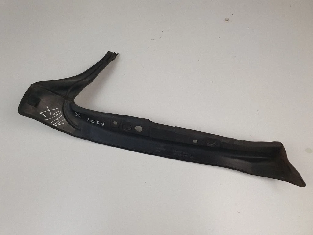 Fender end trim 8T082111A