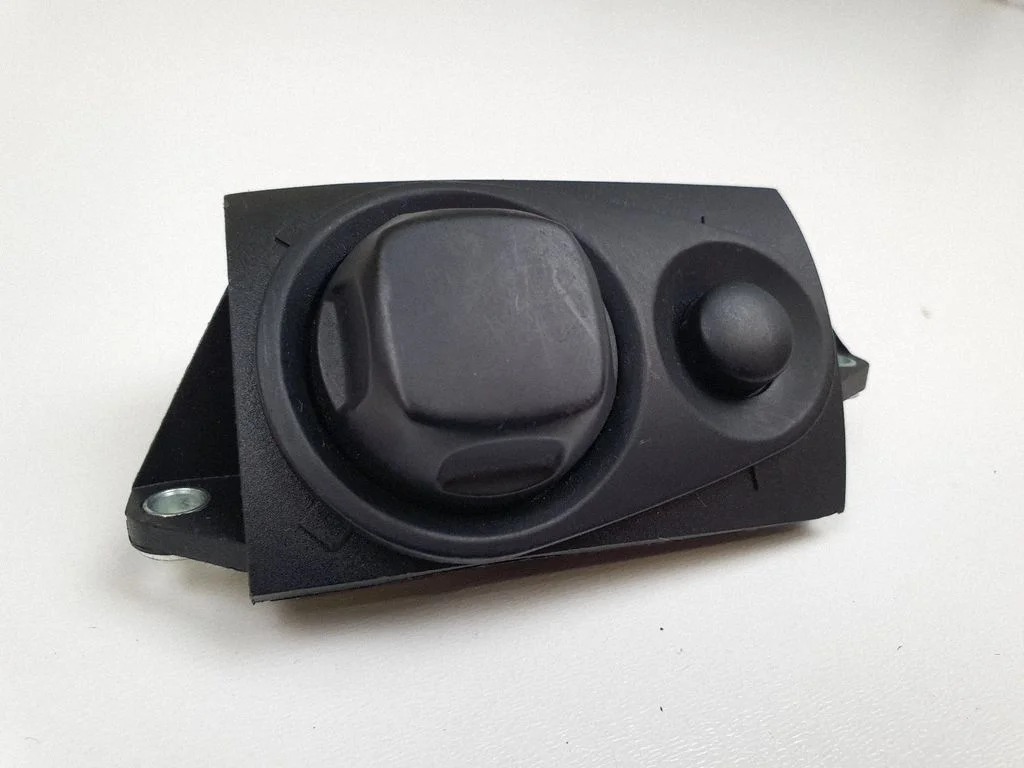 Steering wheel adjustment switch – Audi A8 S8 D3 4E (2002-2009)