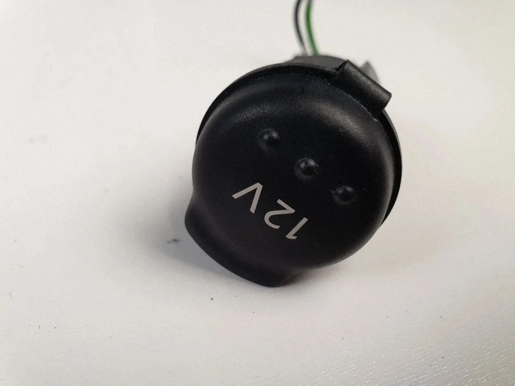 12 V Socket (front)