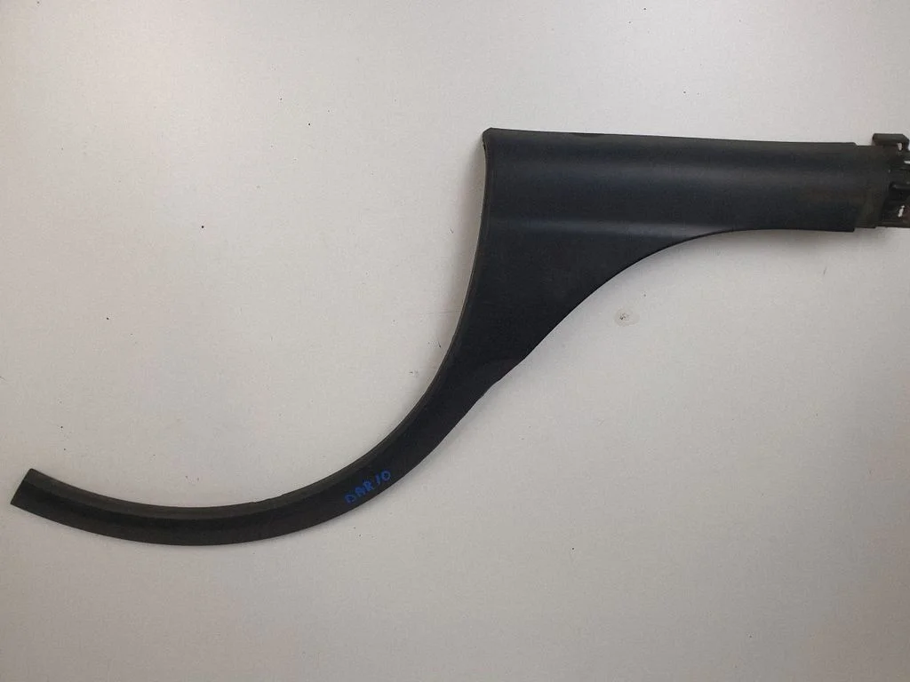 Rear fender molding trim 006987G01