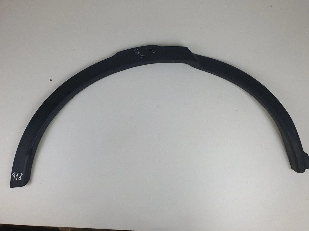 Rear fender molding trim – rear right