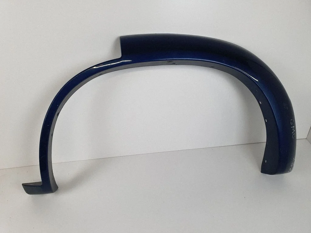 Moldings uz aizmugurējā spārna 15035708