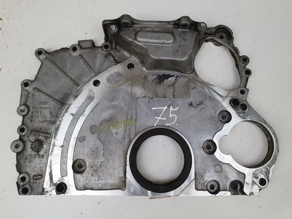 Timing chain cover – Volkswagen Touareg I (2002-2010)