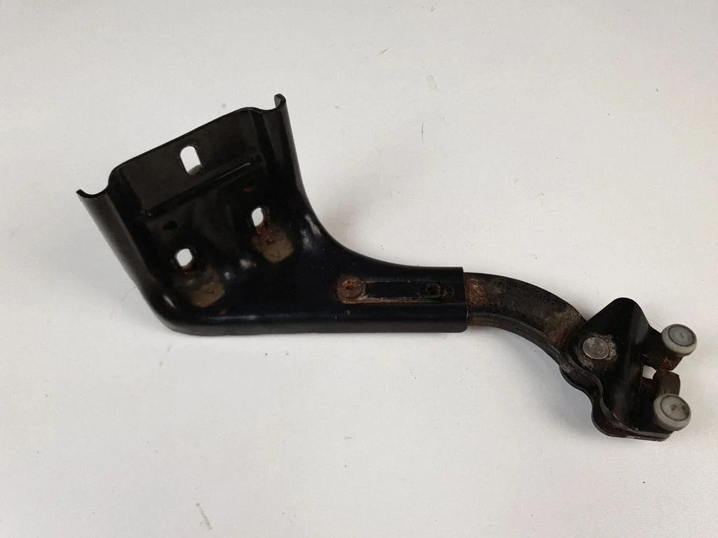 Sliding door middle roller runner A6397630014