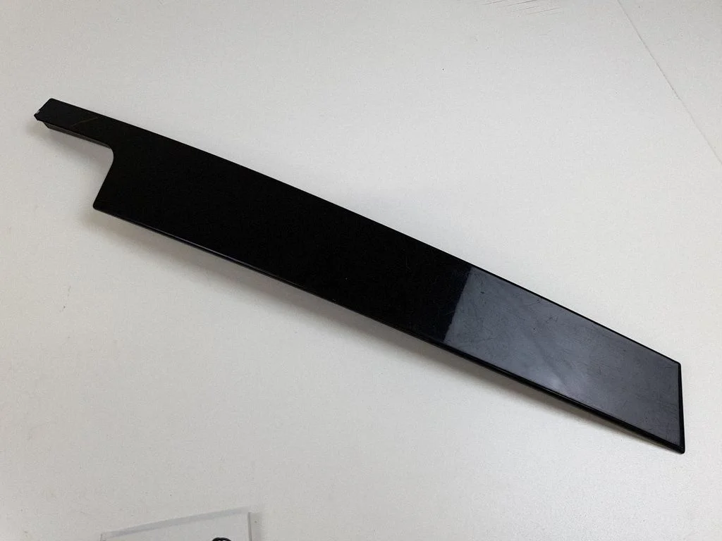 Front door glass trim molding 802850022R