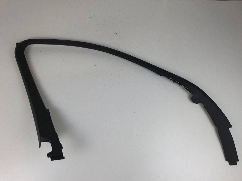 Listwa szyby drzwi przednich – BMW Seria 5 G30 G31 G38 (2016-)