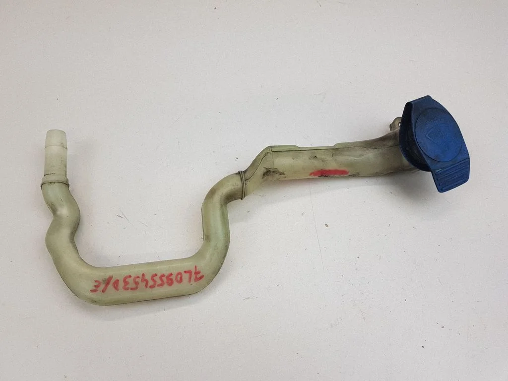 Klaasipesuvedeliku paagi täitetoru 7L5955463B – Volkswagen Touareg I (2002-2010)