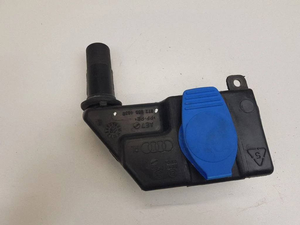 Klaasipesuvedeliku paagi täitetoru 8T2955463B – Audi A4 Allroad B8 (2008-2016)