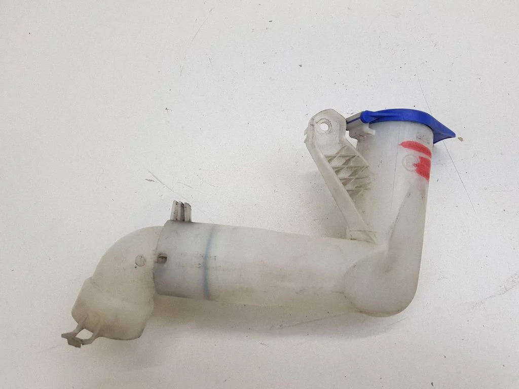 Wlew zbiorniczka spryskiwacza 6M2117C615AH