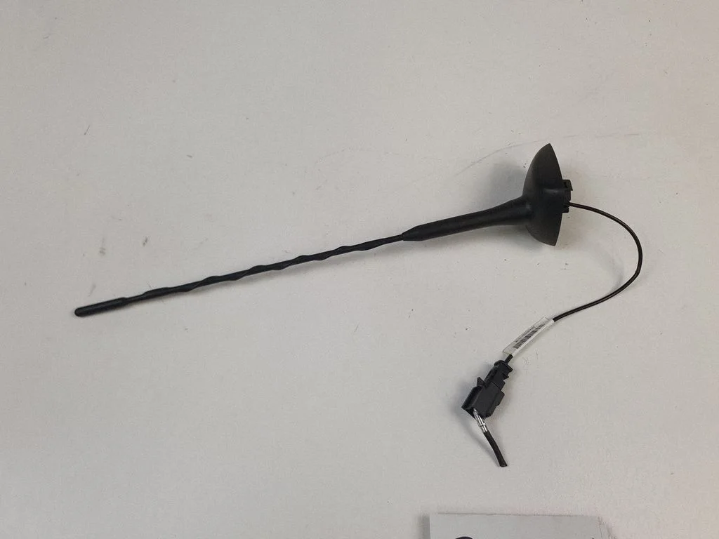 Radio antenna 13322156