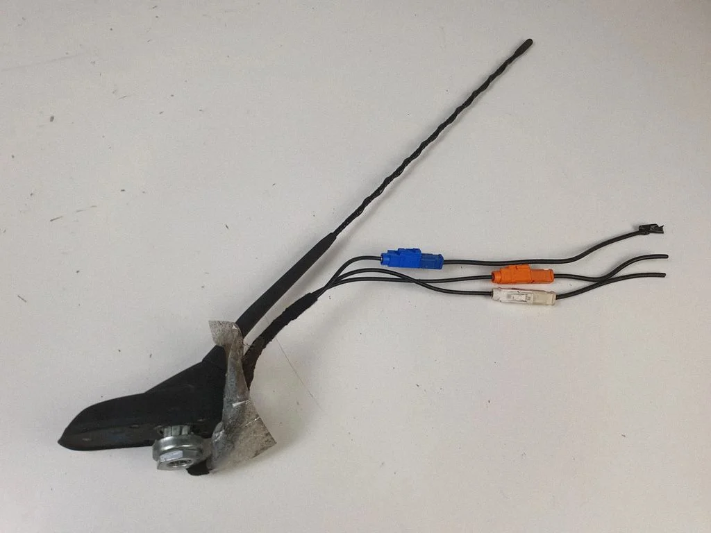 Radio antenna 9804058180