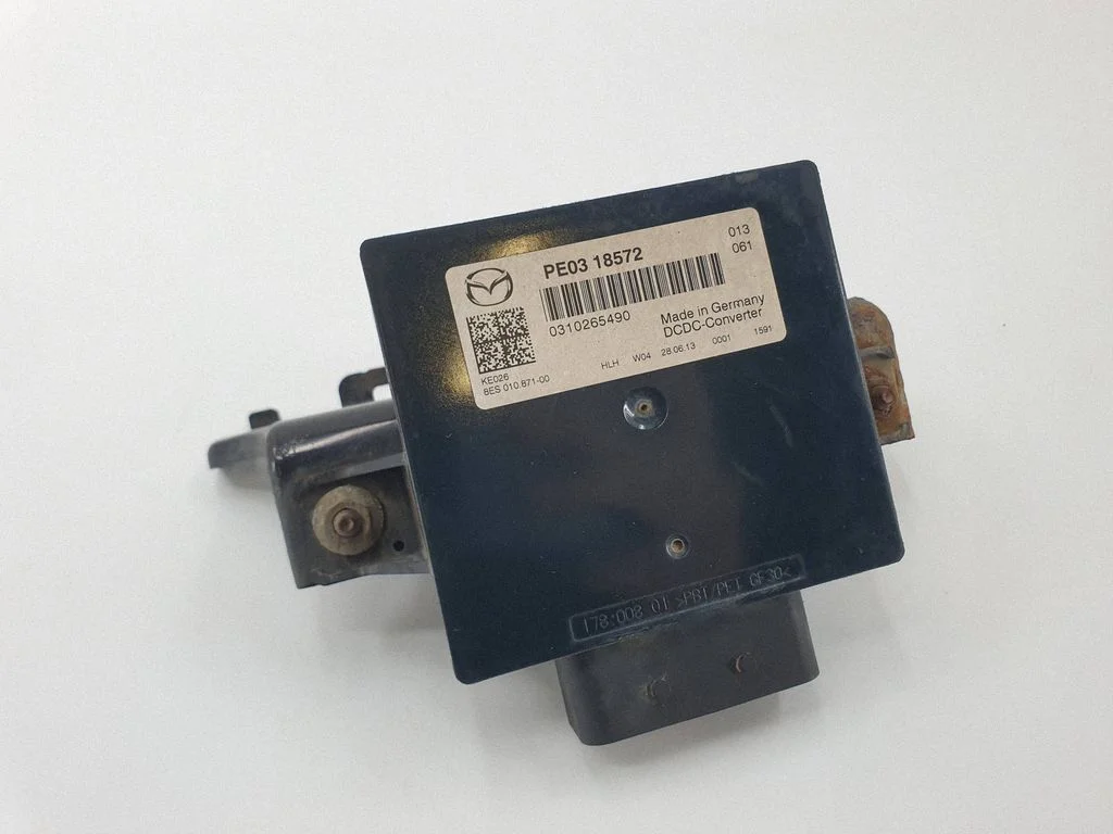 Voltage converter/converter module – Mazda 3 III (2014-2018)