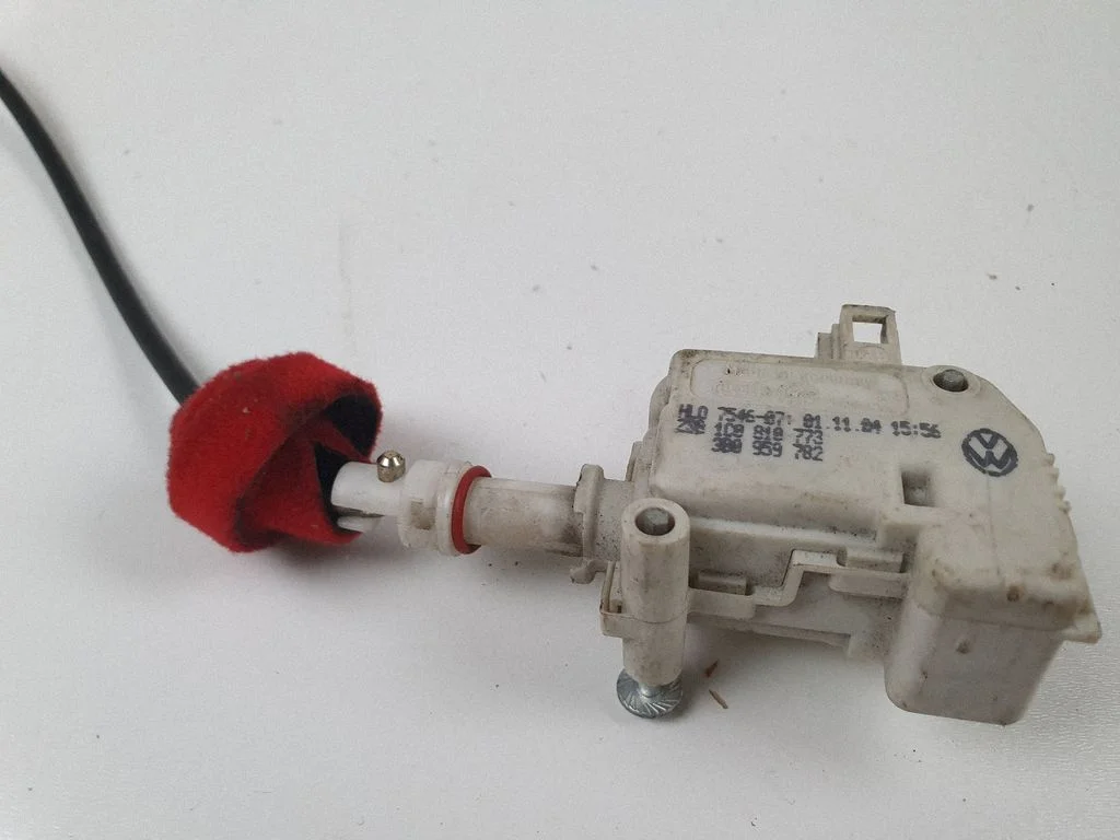 Fuel tank cap lock motor 1C0810773