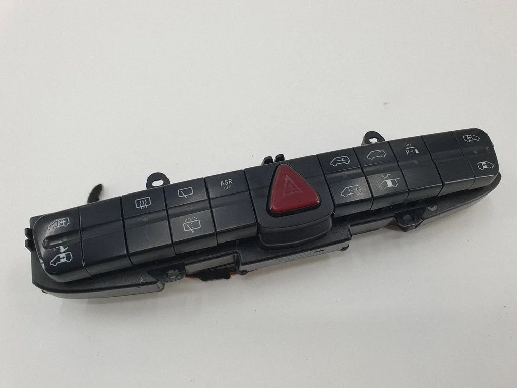 A set of switches – Mercedes-Benz Vito Viano W639 (2003-2014)