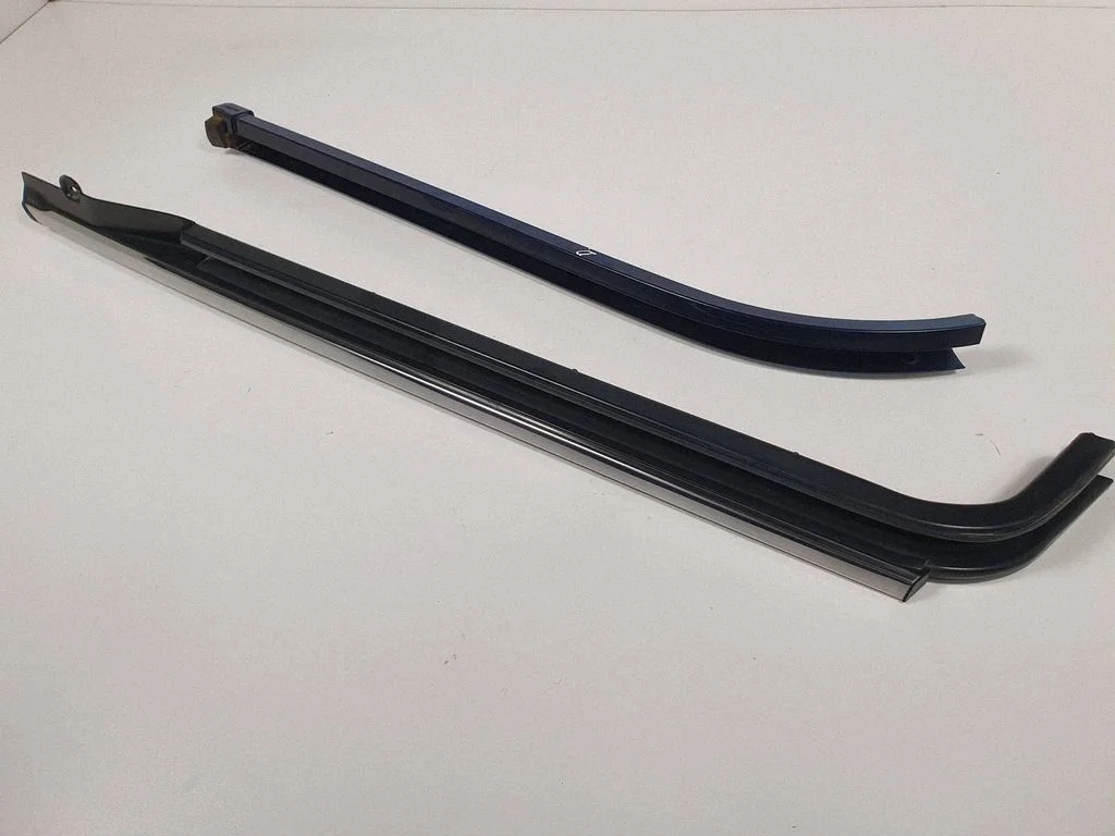 Door glass rail – Chrysler Town & Country V (2008-2016)