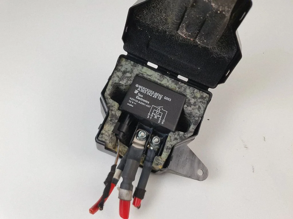 Battery relay fuse – Mercedes-Benz E-Class W212 (2009-2016)