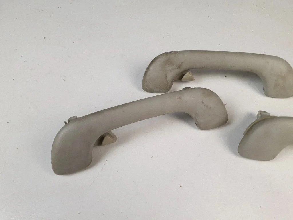 A set of handles for the ceiling – Nissan Qashqai+2 (2008-2010)