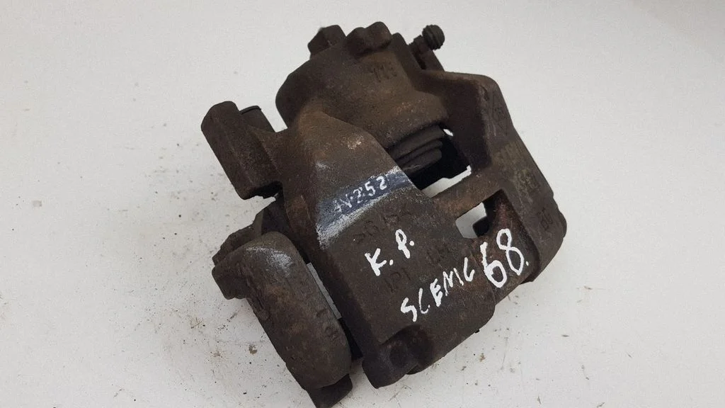 Front brake caliper – front left