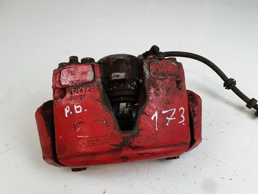 Front brake caliper – front right