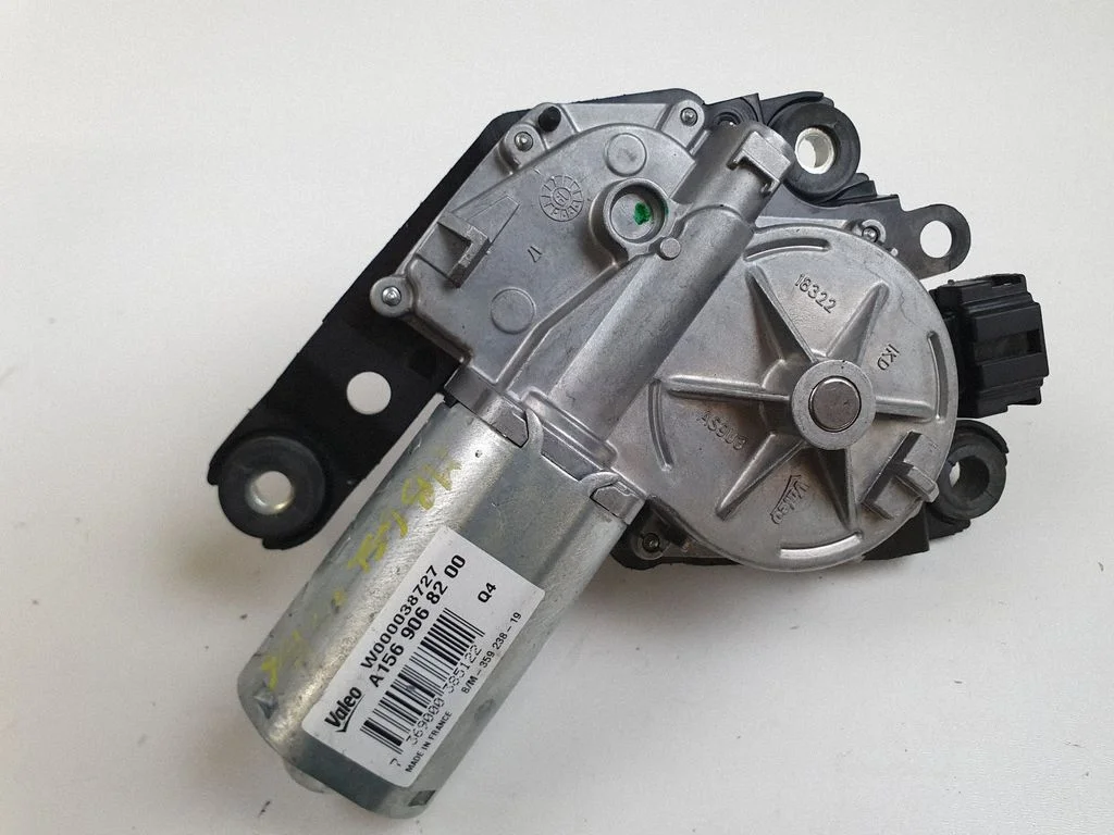 Aizmugurējā stikla tīrītāja motoriņš A1569068200