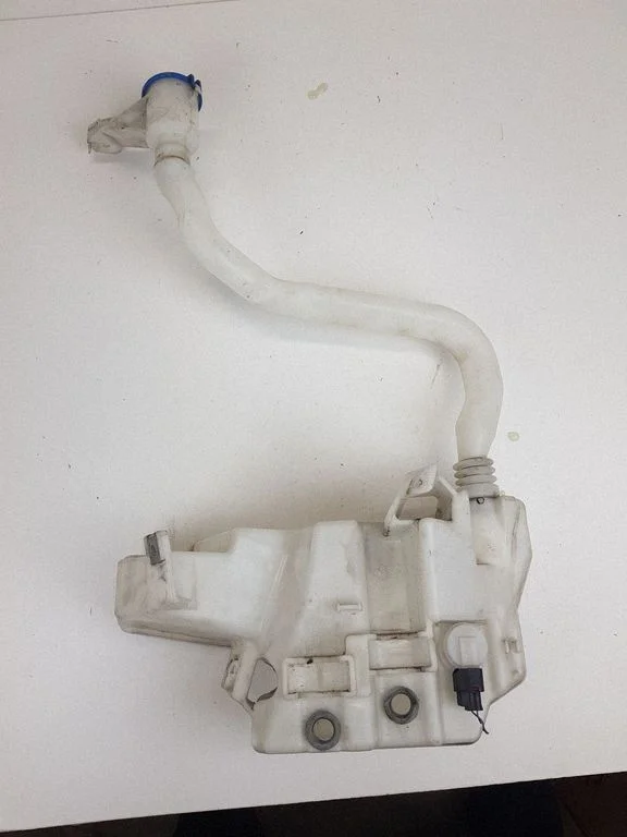 Windshield washer fluid reservoir/tank – Land Rover Range Rover Evoque L538 (2011-2018)