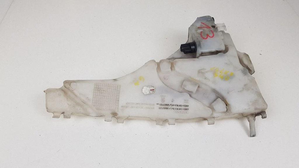 Windshield washer fluid reservoir/tank 30657122
