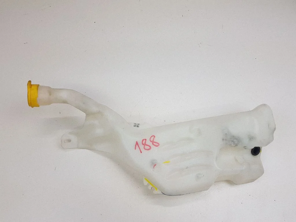 Windshield washer fluid reservoir/tank – Renault Megane III (2009-2016)